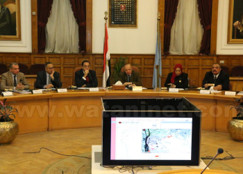 وزير الاسكان ومحافظ القاهرة يناقشان خطة تطوير العشوائيات
