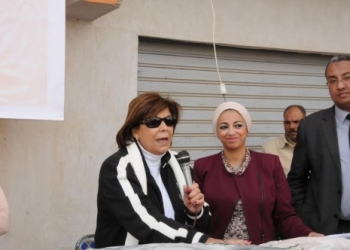 “القومي للمرأة يوزع البطاطين للأسر الأكثر أحتياجا ب”الأسمرات