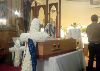بدء صلاة الجناز على جثمان القمص نزيه