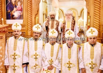 الأنبا أولوجيوس والأنبا باخوم يشاركان في رسامة كهنة جدد