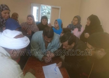 كنيسة وادى النطرون توزع مواد غذائية للفقراء من داخل دار مناسبات مسجد المنطقة