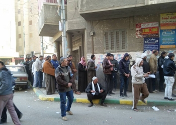 تواصل زحام المواطنين أمام سجلات “البحيرة” 