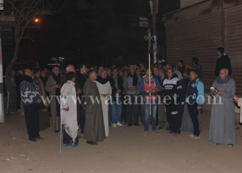 أهالي المنوفية يشيعون جثماني القبطي وزوجته المذبوحين 