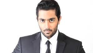 رواد مواقع التواصل الاجتماعى يشيدون بدور “احمد فلوكس” فى الاب الرروحى