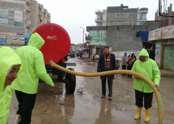 طوارئ بـ”حوش عيسي” لكسح مياه الأمطار الغزيرة