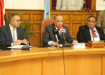 محافظ القاهرة يشهد توقيع بروتوكول لتطوير العشوائيات بحي المعصرة