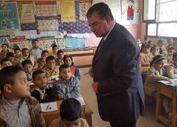 شهادة تقدير لمديري مدرستي بسنورس