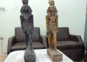 ضبط تمثالين يرجعا للأسرة الثالثة للعصر الفرعوني في “كوم أوشيم” 