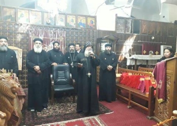 الأنبا صموئيل يقوم بتوزيع كؤوس مهرجان الكرازة المرقسية بطموه