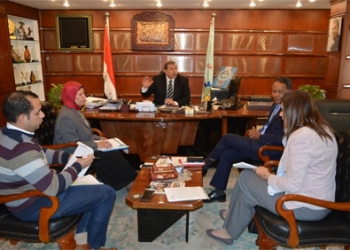 سعفان يبحث تدريب سيدات الصعيد على الحرف اليدوية 