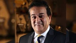 وزير التعليم العالي يستعرض تقريراً حول البعثات الخارجية والمنح