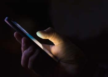 هل الـ”سمارت فون” جهاز تجسس داخل منزلك ؟