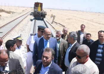 وزير النقل يتابع أعمال تجديدات السكة الحديد على خط “السويس / عين شمس”