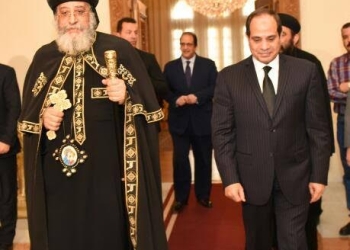 السيسى للبابا تواضروس: الدولة تبذل أقصى جهودها لملاحقة الإرهابيين