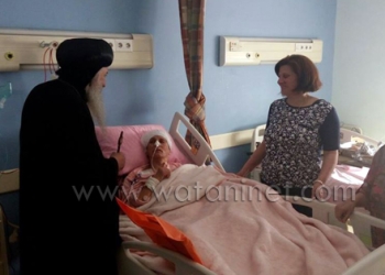 أسقف مغاغة يزور 26 مصاب في تفجيرات أحد الشعانين 