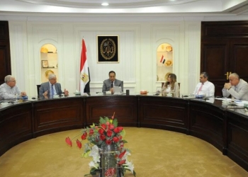 “مدبولي” يجتمع مع مسئولى “المقاولون العرب” للإسراع بمعدلات تنفيذ المشروعات بالمدن الجديدة