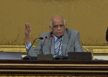 رئيس البرلمان يلتقى بنواب الوراق لإيجاد حلول ترضى جميع الأطرف