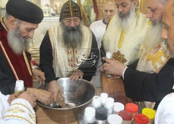 الأنبا مارتيروس يطيب رفات القديسة جوليا