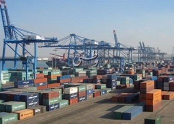 ميناء دمياط يستقبل 10 سفن حاويات وبضائع عامة