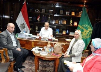 محافظ القليوبية يجتمع مع أعضاء المجلس القومي للطفولة والأمومة