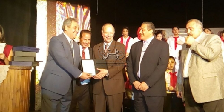 تكريم المتبرعين من تجار الموسكي والفجالة والجمالية لصندوق تحيا مصر