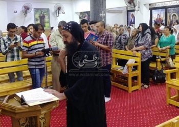 الأنبا بموا يترأس التسبحة بكنيسة العذراء مريم