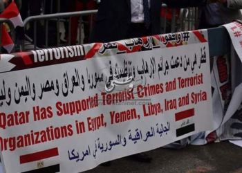 بالصور.. المصريون ينظمون وقفة ضد قطر أمام مقر الأمم المتحدة