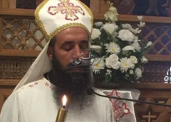 وفد من كهنة ببا في مشرحة زينهم لتسلم جثمان الشهيد