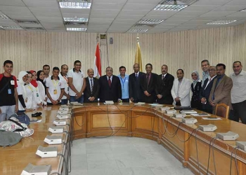 رئيس جامعة حلوان يلتقي بطلاب الأسر بالجامعة