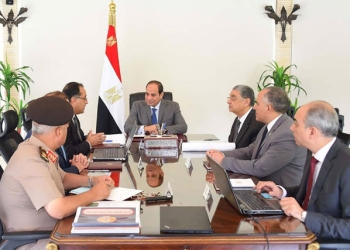 السيسي يجتمع بوزراء الإسكان والكهرباء والبترول والري لمتابعة سير العمل بالعاصمة الإدارية الجديدة