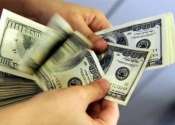 انخفاض سعر صرف الدولار الأمريكي عالميا