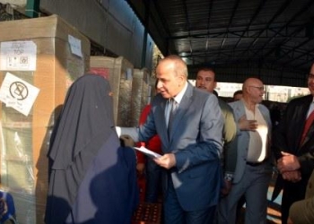 محافظ القليوبية يوزع ثلاجات كوكاكولا بالتعاون مع مؤسسة مصر الخير