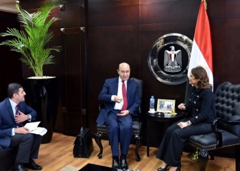 “نصر” و”مميش” يبحثان خطة تشجيع الاستثمار بالمنطقة الاقتصادية لقناة السويس