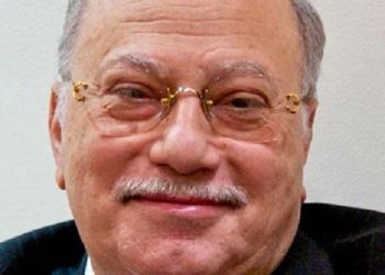 جسد الأرخن “ثروت باسيلي” في طريقه لبدء صلاة الجناز على روحه الطاهرة