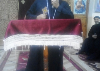 لفيف من الكهنة يحتفلون بعيد أبو سيفين بصوص