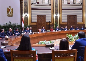“السيسي” يشهد استعراض المشهد الاقتصادي والفرص الاستثمارية بالسوق المصرية