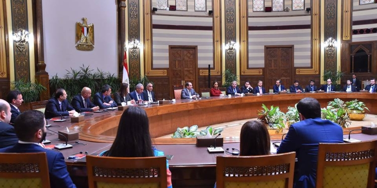“السيسي” يشهد استعراض المشهد الاقتصادي والفرص الاستثمارية بالسوق المصرية