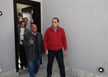 وزير الإسكان يتفقد أول نموذج لمنطقة الفيلات بالعاصمة الجديدة