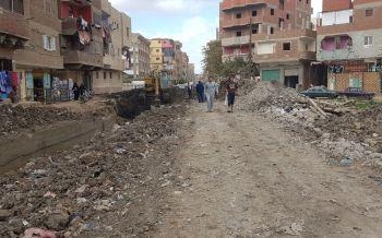 البدء في تغطية ترعة الباسوسية بالقناطر الخيرية وتدبيش جسر مصرف الزهويين