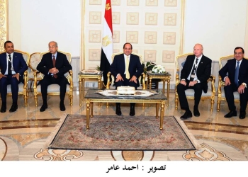 “السيسي” يتفقد أجنحة كبرى شركات الطاقة والبترول العالمية