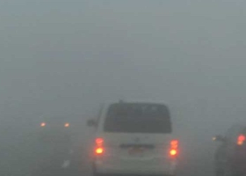 “الشبورة” تربك حركة المرور بطرق المنيا .. وانتشار فرق المرور تحسب لوقوع حوادث سير