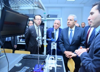 “قابيل” يزور الجامعة الألمانية … ويتفقد مركز صناعي بحثي لإنتاج الآلات والمدينة الشمسية وروبوتات النانو وأجهزة الاستشعار الدقيقة