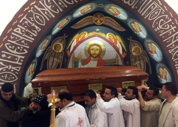 جثمان الأنبا فام يحضر القداس الألهي بكنيسة شيراتون قبل الجنازة