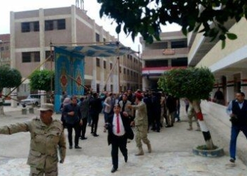 بالصور ..صدقي صبحي يتفقد إنتخابات الرئاسة بالقليوبية