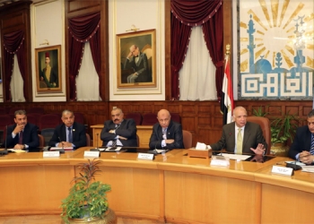 محافظ القاهرة:عمل أكمنة لإلقاء مخلفات البناء بالشوارع