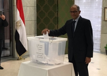 المهندس هاني عازر يصوت في مقر السفارة ببرلين