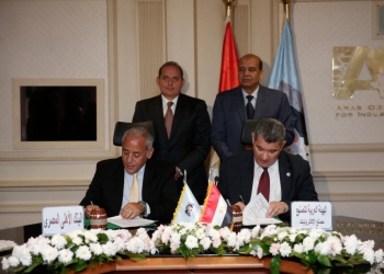 “هشام عكاشة”: البنك الأهلي يوفر احتياجاته من المصانع مصرية عالية الجودة