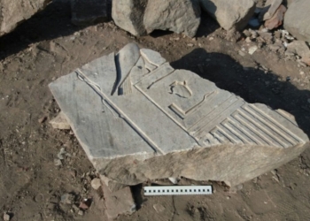 الكشف عن 450 قطعة أثرية للملك بسماتيك بمنطقة المطرية