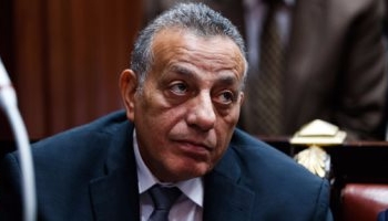 صرف مساعدات مالية للأسر المتضررة من انهيار عقار إمبابة