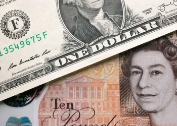 الاسترليني يهبط لأدنى مستوى مع اتجاه الدولار للصعود